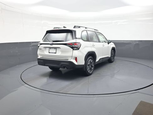 Used 2025 Subaru Forester Premium AWD/4WD image 3