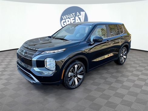 New 2026 Mitsubishi Outlander SE image 3