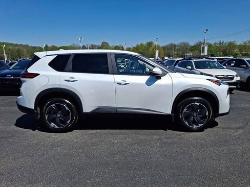 Used 2024 Nissan Rogue SV AWD/4WD image 9