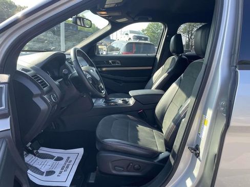 Used 2019 Ford Explorer XLT w/ Equipment Group 202A FWD image 17