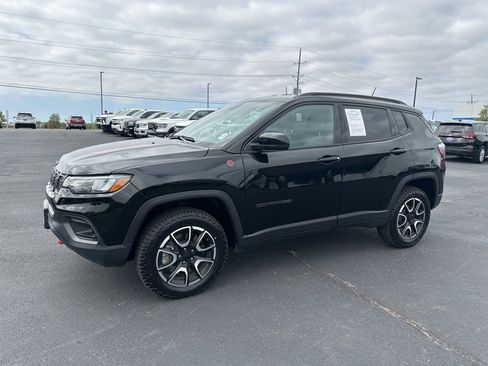 Used 2024 Jeep Compass Trailhawk image 2