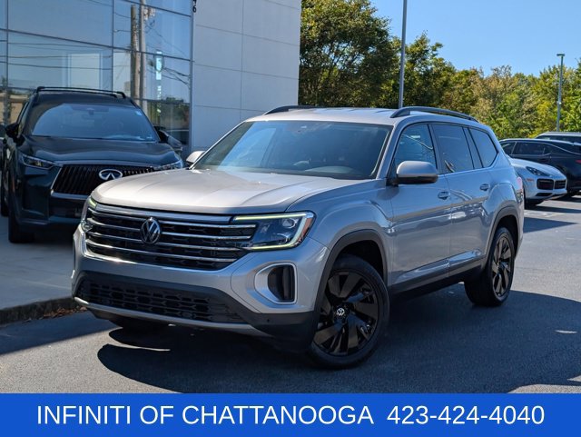 Used 2024 Volkswagen Atlas SE w/ Black Wheel Package FWD image 1