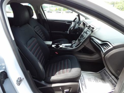 Used 2016 Ford Fusion SE w/ Equipment Group 201A FWD image 14