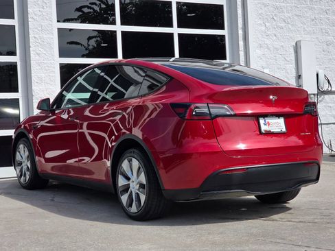 Used 2021 Tesla Model Y Long Range AWD/4WD image 7