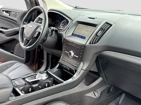 Used 2019 Ford Edge Titanium w/ Cold Weather Package AWD/4WD image 5