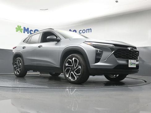 Used 2025 Chevrolet Trax RS w/ Driver Confidence Package FWD image 26