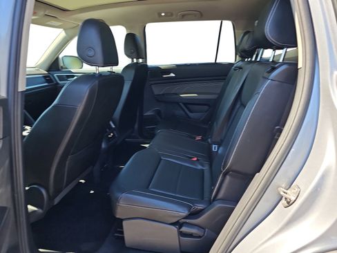 Used 2023 Volkswagen Atlas SE w/ Panoramic Sunroof Package FWD image 11