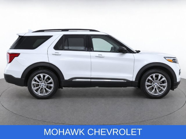 Used 2021 Ford Explorer XLT w/ Equipment Group 202A AWD/4WD image 11