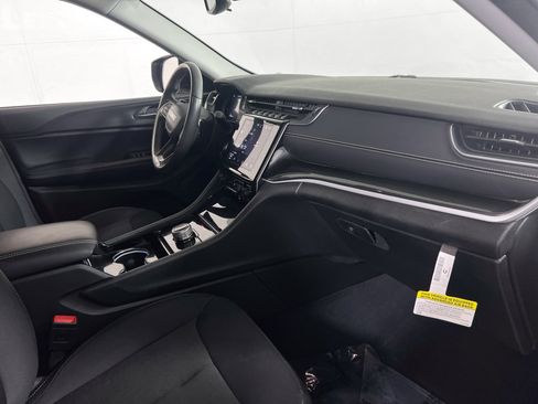 Used 2023 Jeep Grand Cherokee Laredo w/ Luxury Tech Group I AWD/4WD image 27