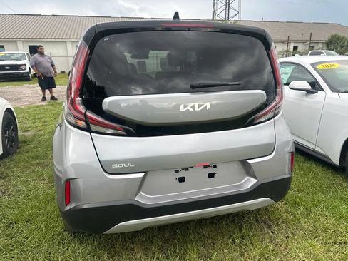 Used 2025 Kia Soul LX FWD image 9