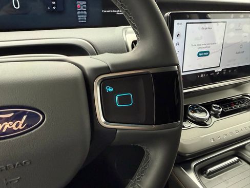 New 2025 Ford Expedition Active image 29