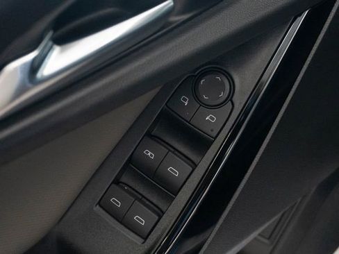 Used 2025 Chevrolet Equinox LT w/ Convenience Package II FWD image 17