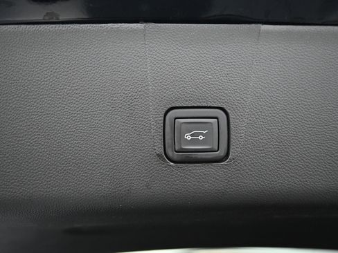 Used 2023 Chevrolet Traverse LT AWD/4WD image 29