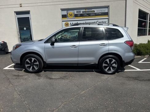 Used 2017 Subaru Forester 2.5i Limited AWD/4WD image 2