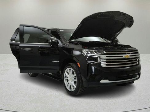 Used 2023 Chevrolet Tahoe High Country AWD/4WD image 9