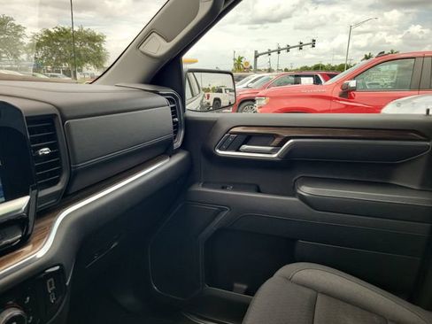 Used 2025 Chevrolet Silverado 1500 LT AWD/4WD image 29