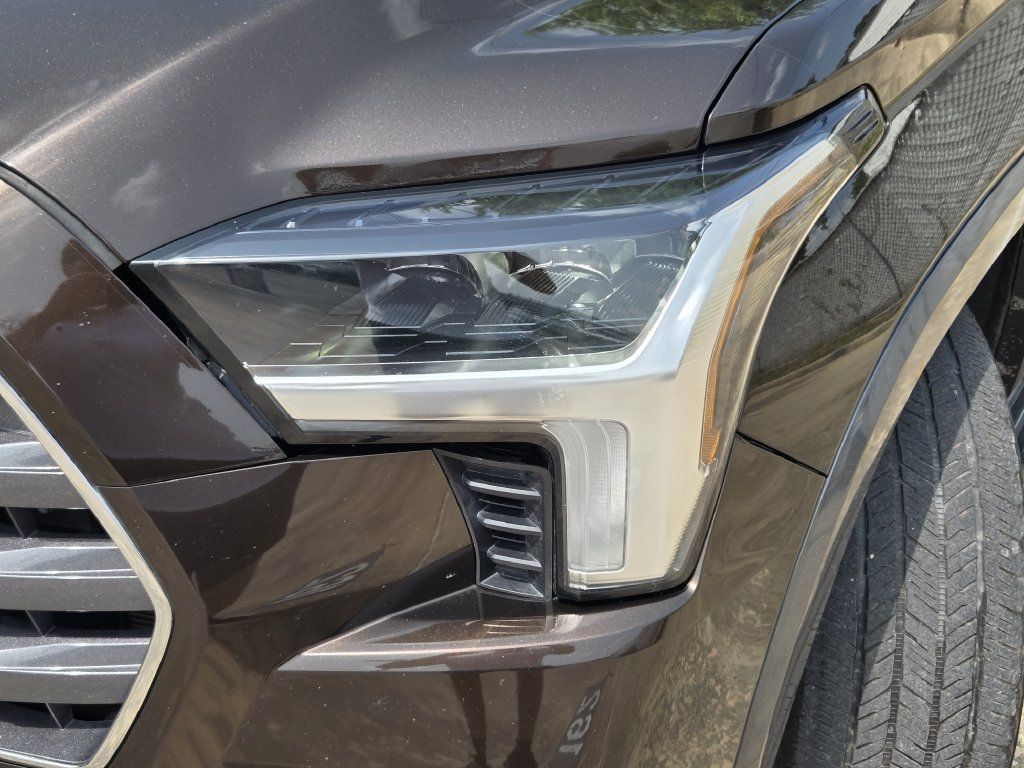 Used 2023 Toyota Sequoia Limited AWD/4WD image 11