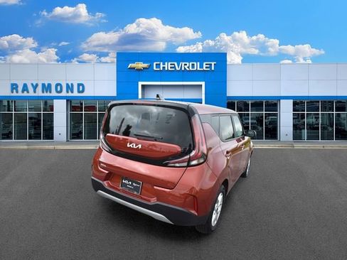 Certified 2023 Kia Soul LX w/ LX Technology Package FWD image 3
