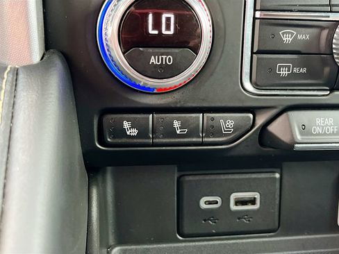 Used 2023 GMC Yukon SLT w/ SLT Premium Package AWD/4WD image 21