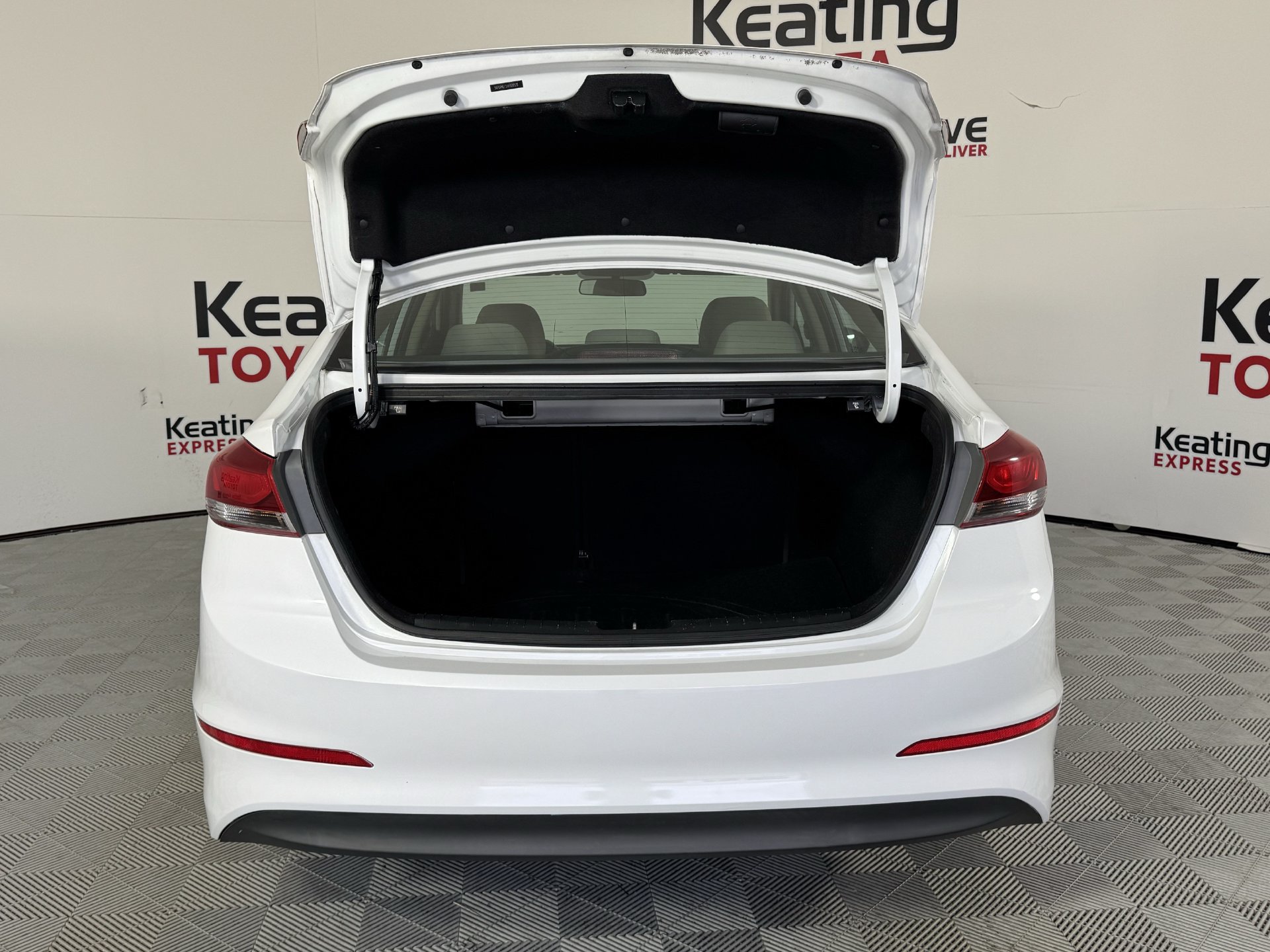 Used 2017 Hyundai Elantra SE FWD image 17