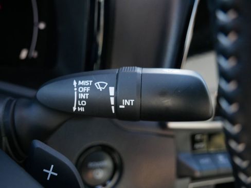 Used 2025 Toyota Camry SE image 27