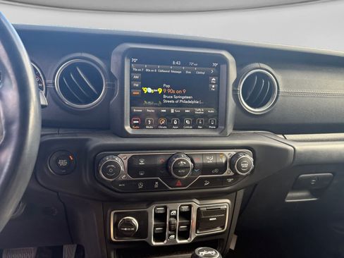 Used 2018 Jeep Wrangler Unlimited Sahara AWD/4WD image 11