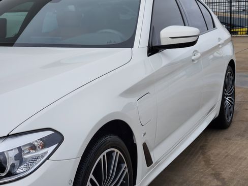 Used 2020 BMW 530e w/ M Sport Package image 9