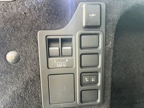 Certified 2025 Land Rover Discovery Dynamic SE AWD/4WD image 10