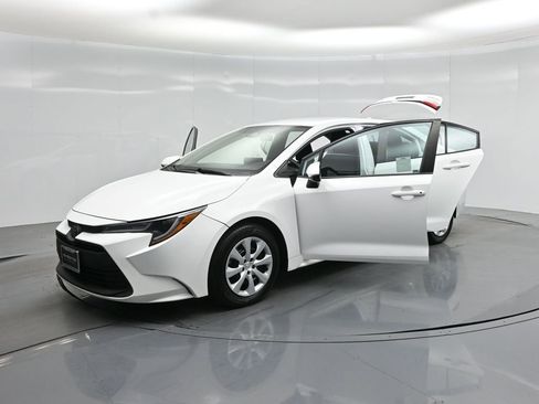 Used 2023 Toyota Corolla LE FWD image 28