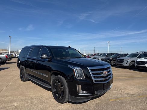 Used 2019 Cadillac Escalade ESV Luxury image 1