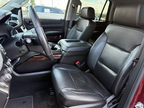 Used 2017 GMC Yukon SLT w/ Premium Edition image 16