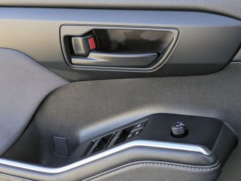 Used 2024 Toyota Highlander LE image 24