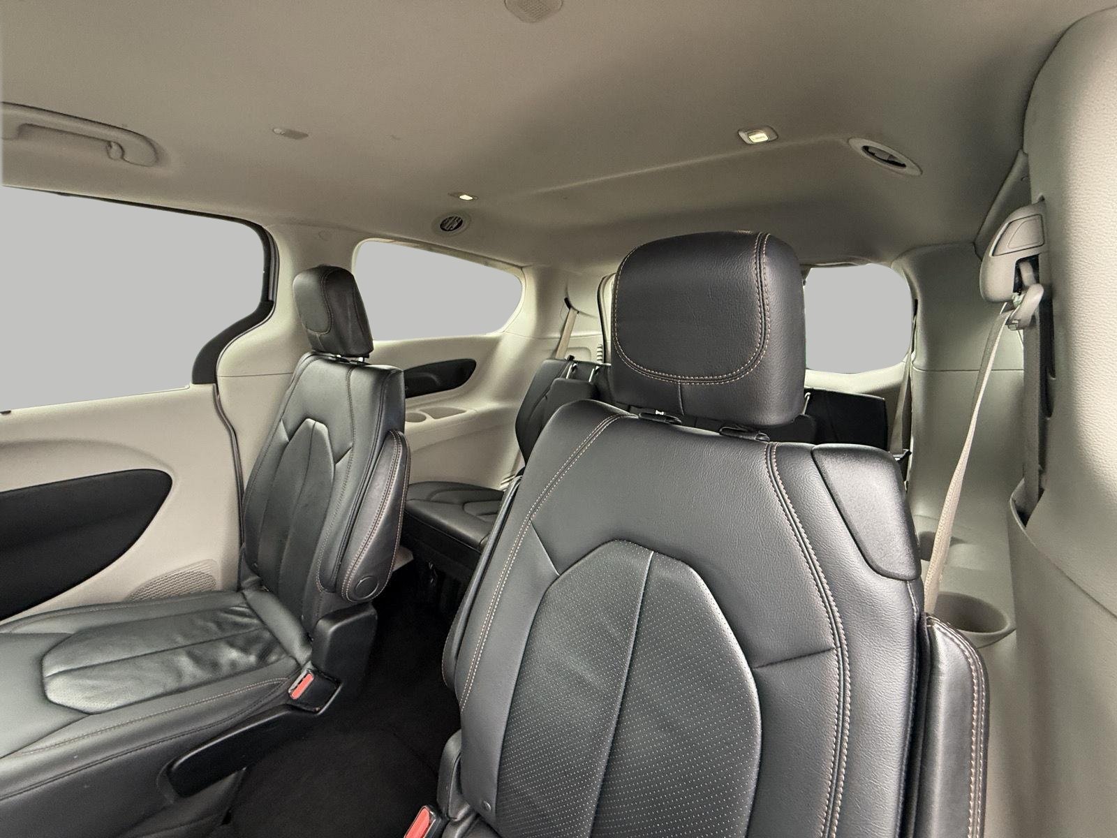 Used 2018 Chrysler Pacifica Touring-L Plus FWD image 25