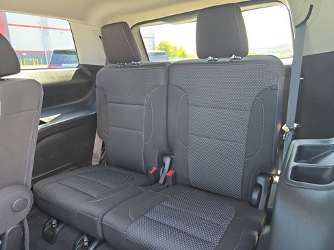 Used 2023 GMC Acadia SLE w/ Driver Convenience Package image 15