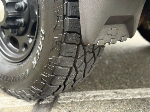 Used 2005 Chevrolet Avalanche 2500 w/ Preferred Equipment Group image 61