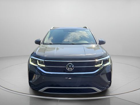 Certified 2022 Volkswagen Taos SEL AWD/4WD image 8