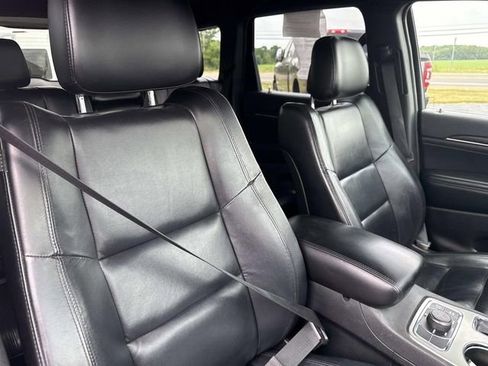 Used 2019 Jeep Grand Cherokee Limited AWD/4WD image 32