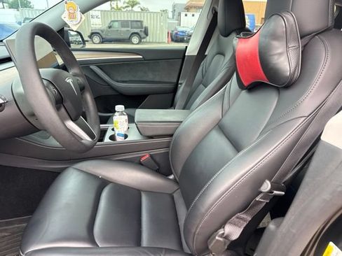 Used 2025 Tesla Model Y Long Range RWD image 9
