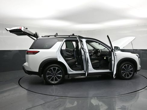 New 2026 Nissan Pathfinder Platinum w/ Lighting Package AWD/4WD image 38