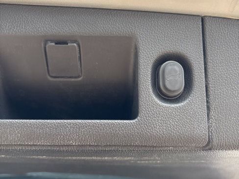 Used 2017 GMC Yukon XL SLT w/ Open Road Package image 41