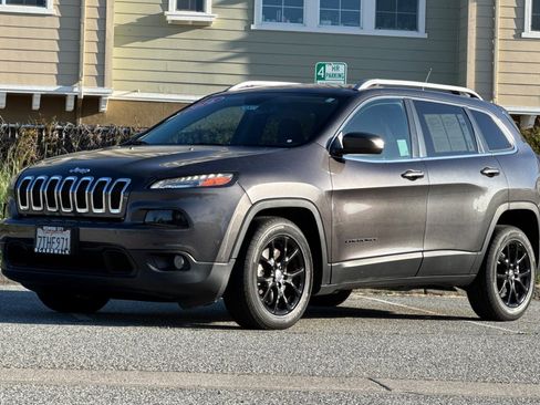 Used 2016 Jeep Cherokee Latitude FWD image 8