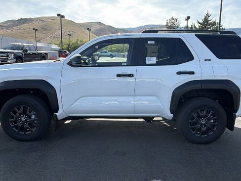 New 2026 Toyota 4Runner SR5 AWD/4WD image 6