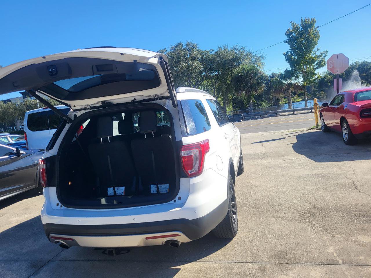 Used 2016 Ford Explorer XLT w/ Equipment Group 202A FWD image 30