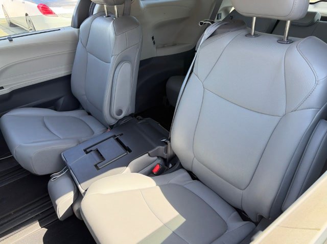Used 2024 Toyota Sienna XLE w/ XLE Plus Package FWD image 11
