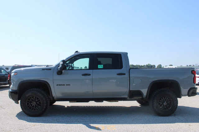 Used 2024 Chevrolet Silverado 2500 ZR2 w/ Technology Package AWD/4WD image 5