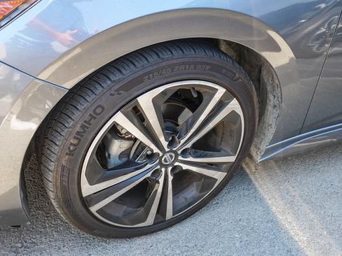 Used 2022 Nissan Sentra SR w/ SR Premium Package FWD image 7