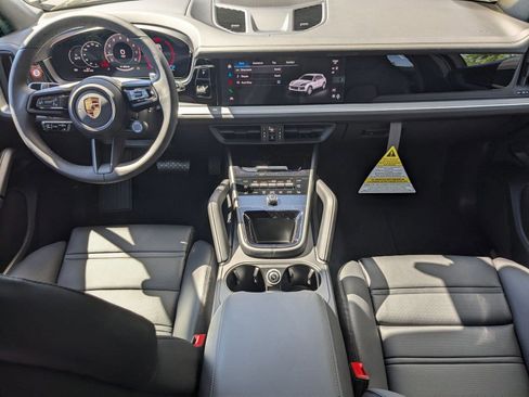 Certified 2025 Porsche Cayenne image 21