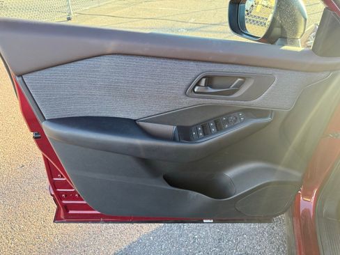 Used 2023 Nissan Rogue S image 15