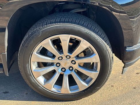 Used 2022 Chevrolet Silverado 1500 High Country w/ Technology Package image 12