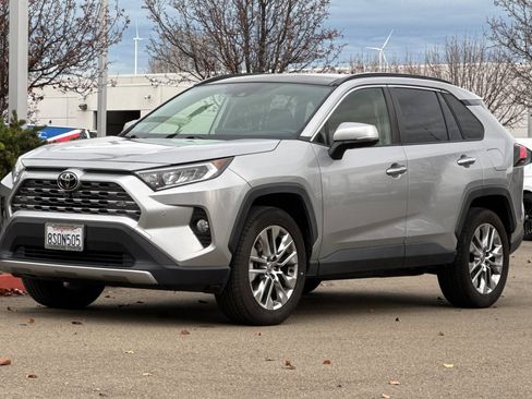 Used 2020 Toyota RAV4 Limited image 8